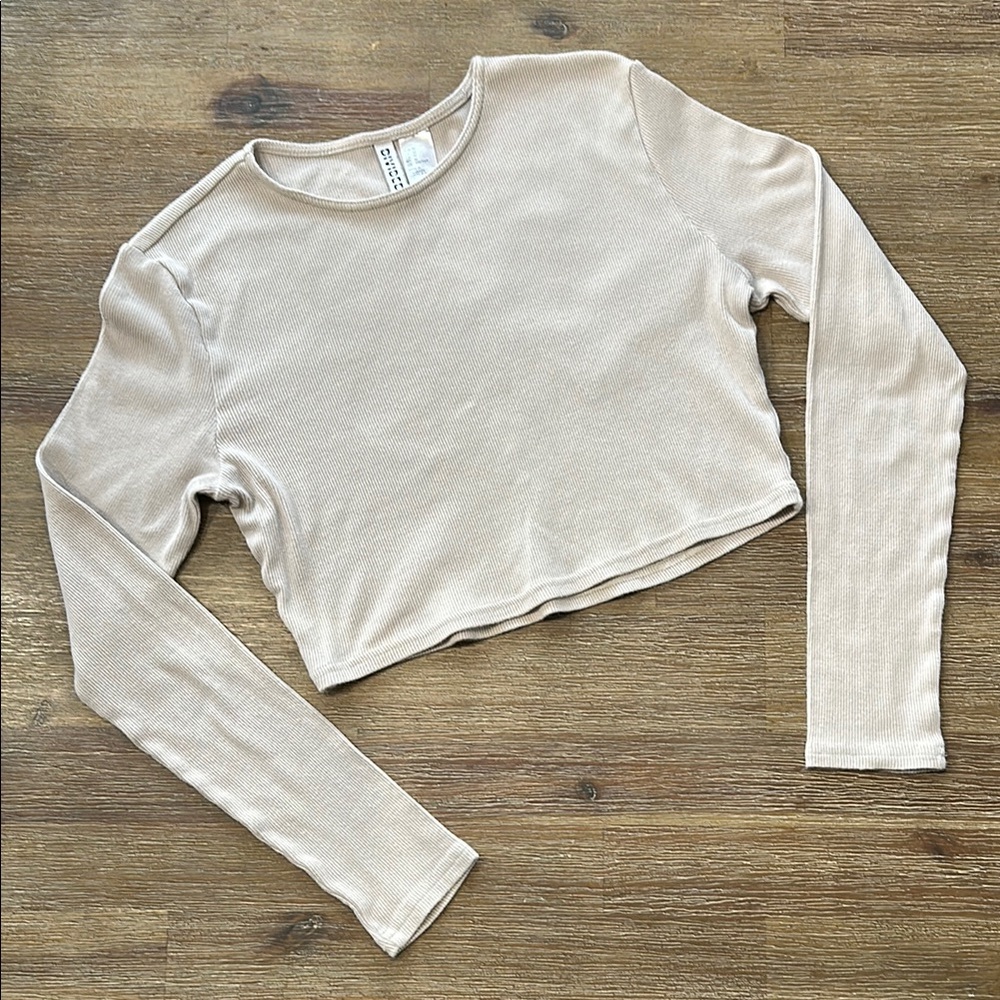 H&M Divided Women's Latte Long Sleeve Crop Top